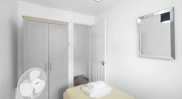 Charming 3 Bed House at Blakes Cottages, Varaa Lomakoti Mökit kohteessa Merseyside, Mökki