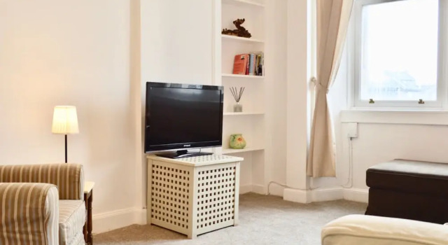 Bright And Spacious 2 Bedroom Flat Near Leith Shore, Prenota Appartamento Hotel a Midlothian con parcheggio, Parcheggio
