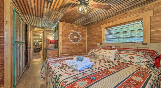 Private Hot Tub & Deck! Cabin Near Broken Bow Lake, Prenota Casa vacanze Hochatown Oklahoma