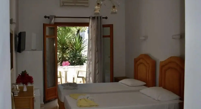 Трёхместный номер Superior с балконом Minoa Hotel