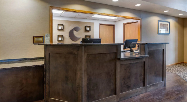 Comfort Inn Dyersville, Varaa Hotelli Hotellit Iowa uima-altaalla, Uima-allas