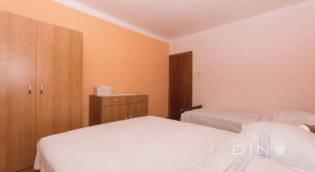 Apartments Lela next to the beach, Забронировать Апартаменты/квартира Арбания Трогир