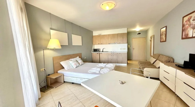 Студия с балконом и с видом на бассейн Menada Grand Resort Apartments