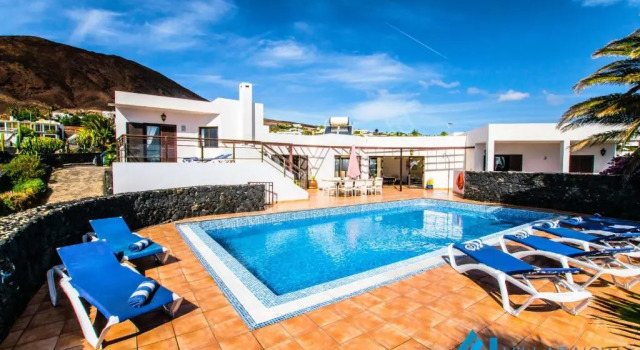 Вилла Villa Montana - LH113 By Villas Now Ltd