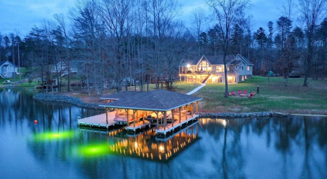 Коттедж Lake Anna Home w/ Dock & Private Shoreline!