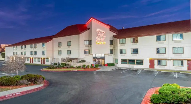 Кровать в общем номере Red Roof Inn PLUS+ El Paso East