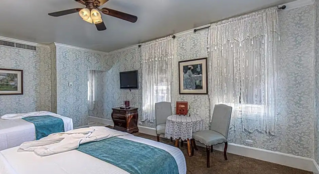 Четырёхместный номер Standard General Palmer Hotel