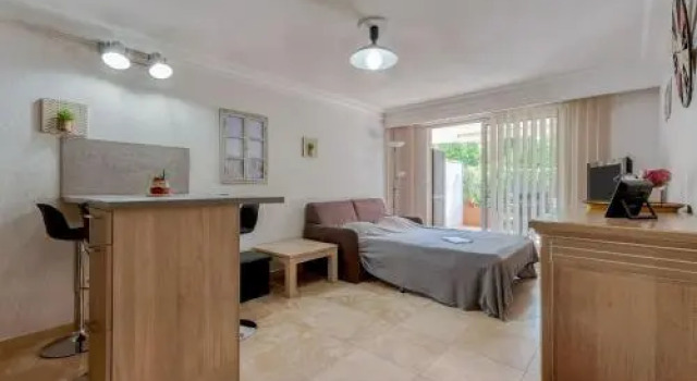 Apartment Le Domaine de la Baie-1 by Interhome, Забронировать Апартаменты/квартира Отели Кавалер-сюр-Мер с бассейном, рядом с Plage de Bonporteau, Бассейн