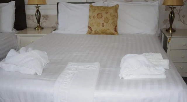 Трёхместный номер Standard с видом на бассейн Eastmount Hall Hotel