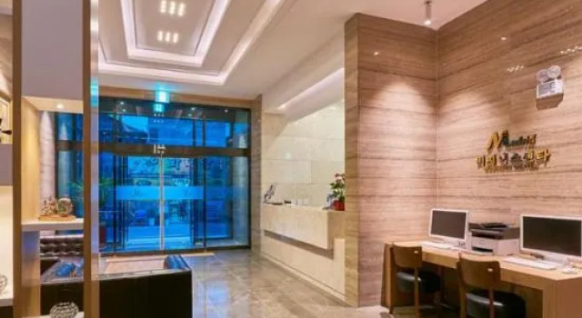 Семейный люкс Royal Gwangju Madrid Hotel