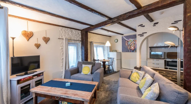 Коттедж c 1 комнатой Tudor Lodge