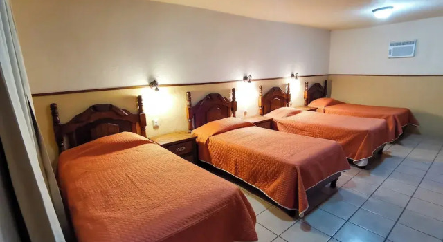 Четырёхместный номер Standard с видом на внутренний двор Hotel El Nogalito