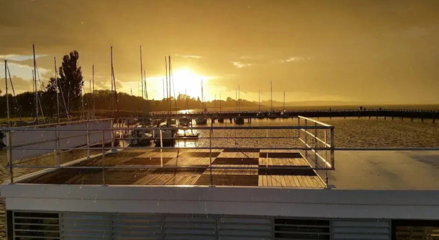 Hausboot Charlotte im Hafen in Ribnitz-damgarten