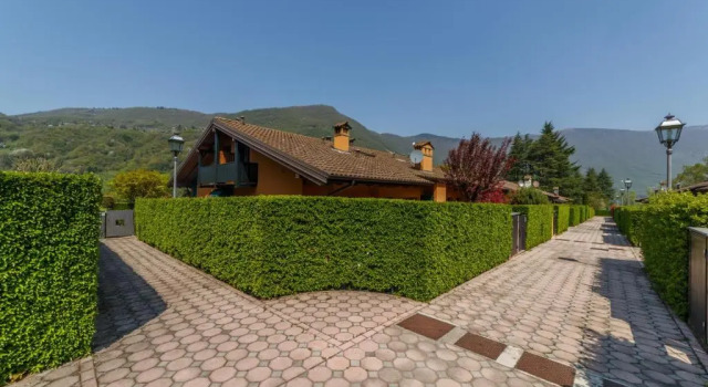 Коттедж с 3 комнатами Casa Vacanza - Residence Lago di Endine