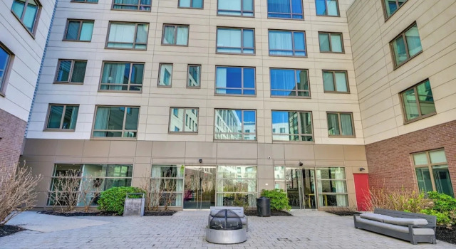Walk to MIT & T Stop! Kendall Square Extended Base, Забронировать Апартаменты/квартира Кембридж Boston Metropolitan Area, рядом с CambridgeSide Galleria