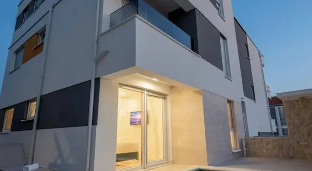 Relax apartment with private pool I