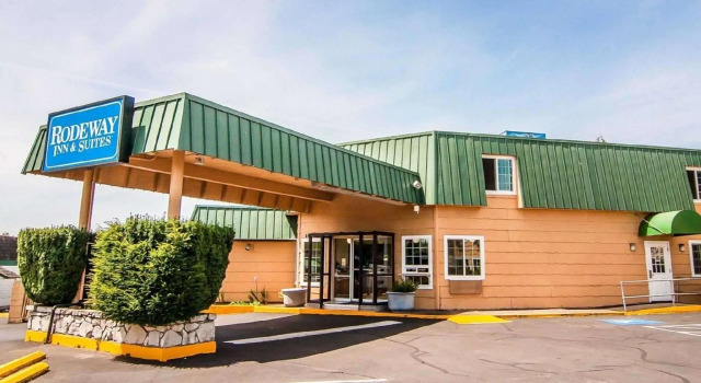 Четырёхместный люкс Rodeway Inn & Suites Portland West - Beaverton