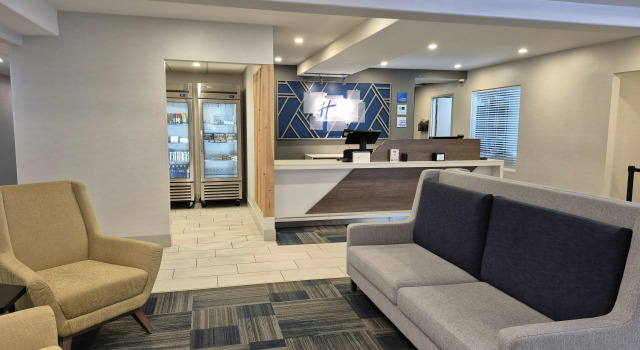Holiday Inn Express Dryden