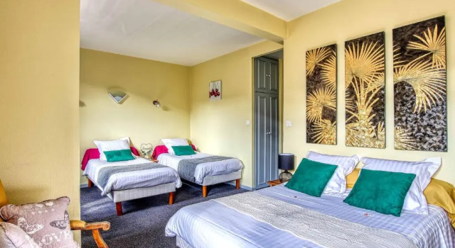 Четырёхместный семейный номер Standard CitHotel La Résidence