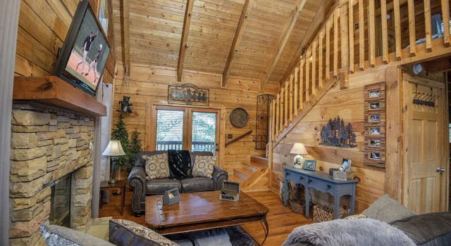 Knotty Pine by Eagles Ridge Resort
