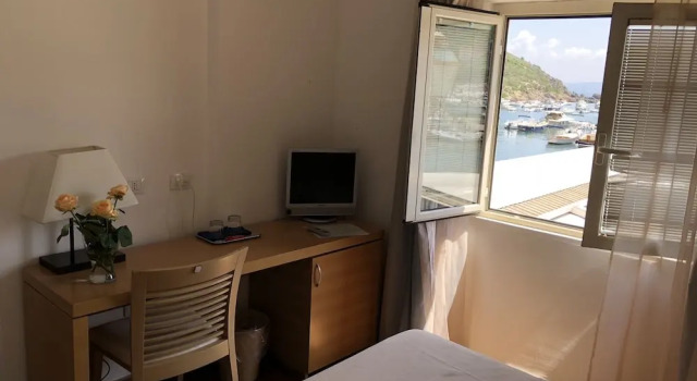 Bi Hotel