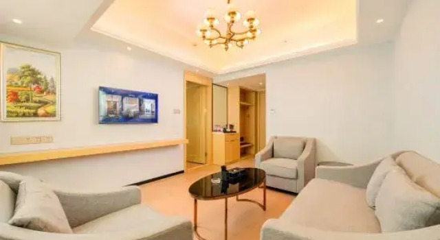 Люкс Superior Vienna International Hotel (Zhanjiang Poly Yudian Plaza Fisherman's Wharf Branch)