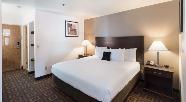 Люкс c 1 комнатой Quality Inn & Suites Kennewick Tri-Cities