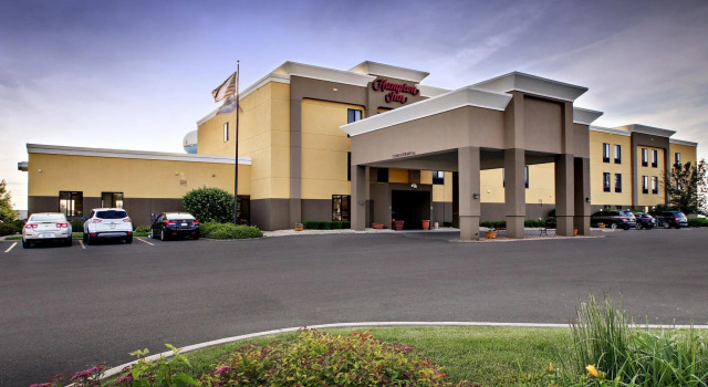 Четырёхместный номер Standard Hampton Inn Ottawa - Starved Rock Area