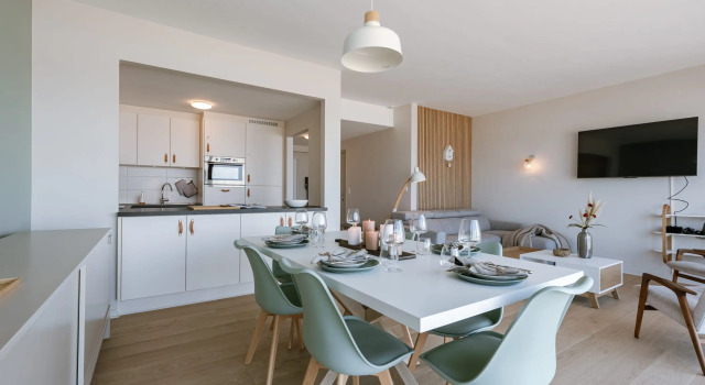 Bright seaview apartment in Oostende, Забронировать Апартаменты/квартира Остенде Бельгийское побережье, рядом с Wellington Track