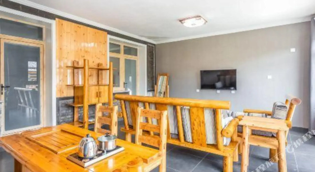 Floral Hotel LongQiangXia YingJing Inn, Book Hotel Hoteller i Beijing Province med parkering, Parkering