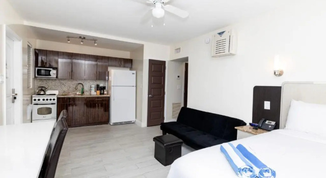 Полулюкс Caribbean Resort Suites