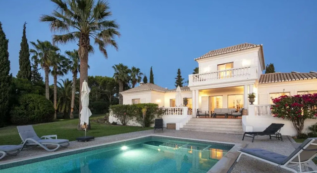 Romantic 3-bedroom Villa Near Carvoeiro, Забронировать Вилла Отели Карвоэйру с парковкой, Парковка
