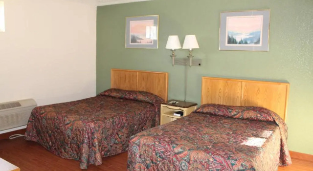 Четырёхместный номер Standard American Motor Inn - Rock Island