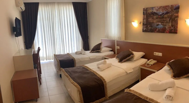 Трёхместный номер Standard с балконом Hare Hotel