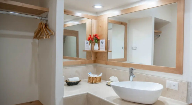 Четырёхместный номер Standard The Westmarine Waterfront Hotel