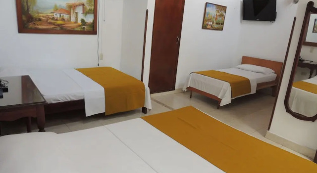 Трёхместный семейный номер Standard Hotel Real