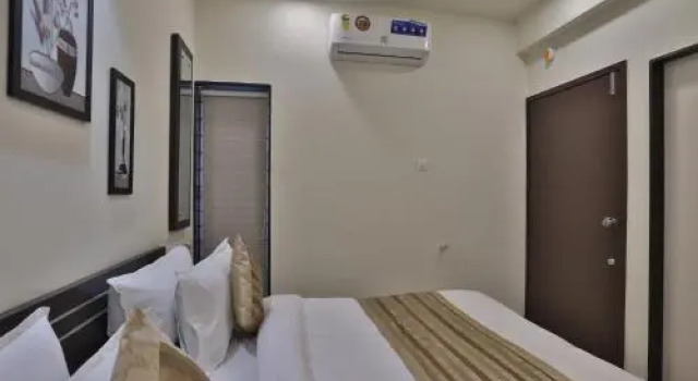 Oyo 29232 Hotel Nova Havana, Rezervovat Hotel Hotely v Gujarat s parkováním, Parkování