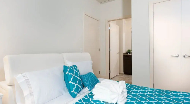 2 Bedroom Furnished Apartment Near Rittenhouse Apts by RedAwning