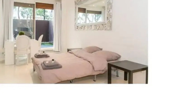 Sunny Flat and Garden in Paris 16, Забронировать Апартаменты/квартира Париж Иль-де-Франс, рядом с Maison de Balzac