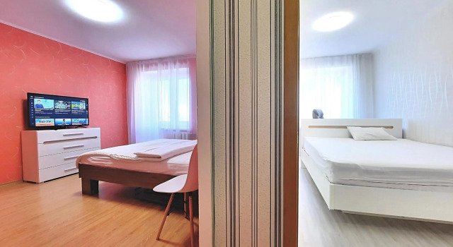 Красное и белое Сеть апартаментов Alex Apartments Бесконтактное заселение 24-7, Réserver Appartement Poltava 