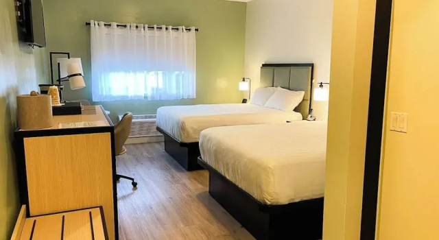 Четырёхместный номер Classic SKKY Hotel