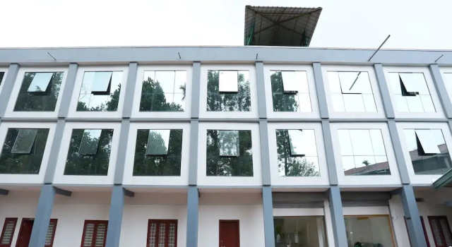 OYO 10716 Hotel Chingly Residency, Забронировать Отель Отели штата Кералы с парковкой, Парковка