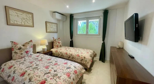 Spacious Group Stay in Antibes