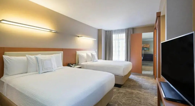 Четырёхместный люкс SpringHill Suites by Marriott Louisville Downtown