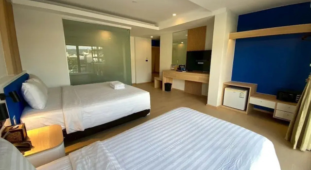 Трёхместный номер Deluxe с балконом Armoni Patong Beach Hotel