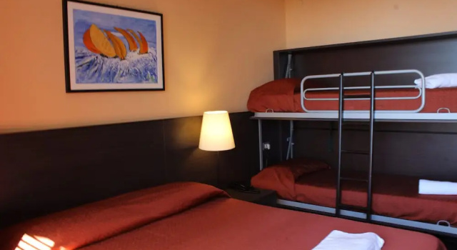 Четырёхместный номер Superior с балконом Hotel Palace