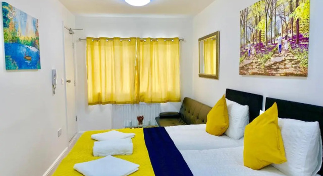 3 Bedrooms, 3 Baths, Spacious Lounge, Full Kitchen, Garden, Ground Floor, Free Parking, Забронировать Апартаменты/квартира Отели Большого Лондона с завтраком, Завтраки
