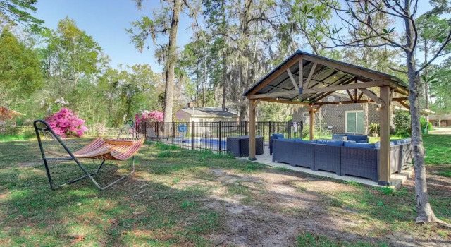 Коттедж 4 Mi to Savannah: Home w/ Gazebo & Seasonal Pool!