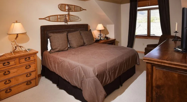 Aspenwood 311 2 Bedroom Condo by RedAwning