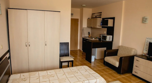 FM Deluxe Studio with Parking & Pool